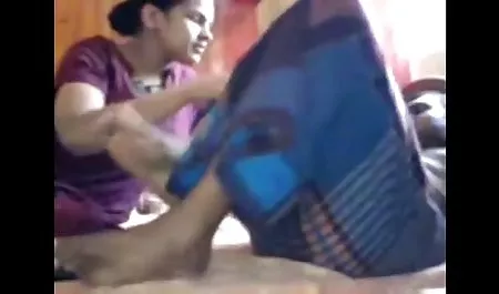 सेक्सी माँ आराम से एक कुर्सी पर बैठ गई, अपने पैरों को फुल हद सेक्सी मूवी फैलाया और अपनी गुफा में एक थरथानेवाला डाला, खुद को वेबकैम के सामने रखा