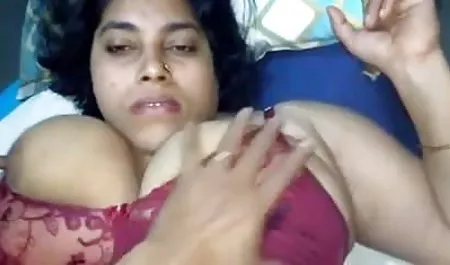 सेक्सी सेक्सी एचडी हिंदी मूवी बेब cunnilingus से moans और एक रूसी आदमी द्वारा गड़बड़ हो जाता है