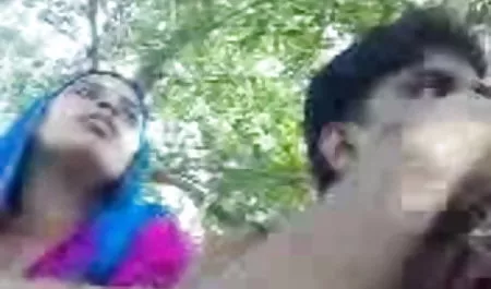 लड़की सेक्सी वीडियो फुल मूवी ने स्टोर के रास्ते में गधे को फंसाया