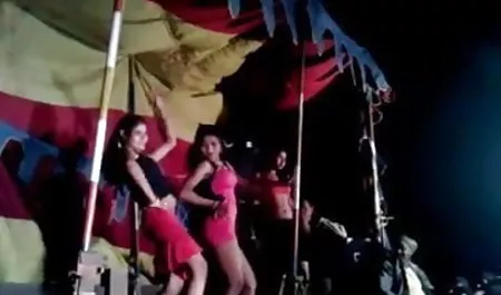 आदमी सिर्फ एक पतली प्रेमिका सेक्सी वीडियो एचडी मूवी हिंदी में के उसकी बाहों में गिरने का इंतजार कर रहा था, यह रसोई में हुआ, उसने उसे नंगा कर दिया और अलग-अलग छेदों में बारी-बारी से चोदना शुरू कर दिया।