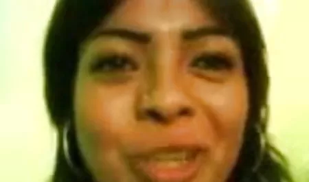 गुस्से में सौतेला पिता युवा सौतेली बेटी को प्रेमिका के फुल सेक्सी वीडियो फिल्म साथ सज़ा देता है और उन्हें चोदता है