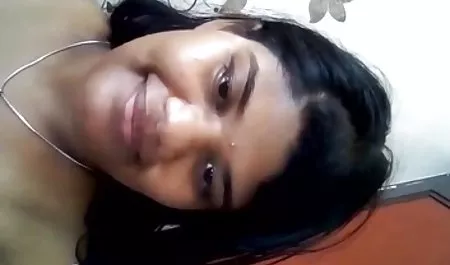 एक बोल्ड और स्वादिष्ट श्यामला भावुक होकर एक कास्टिंग पर बिना उसकी पैंटी के चुदाई करती है हिंदी सेक्स हॉट मूवी