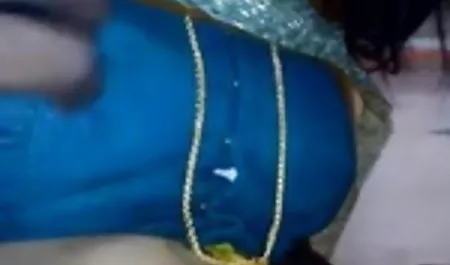 यार चूचियों को तने हिंदी मूवी वीडियो सेक्सी हुए हाथ से रसोई में सौतेली बहन को चोदता है