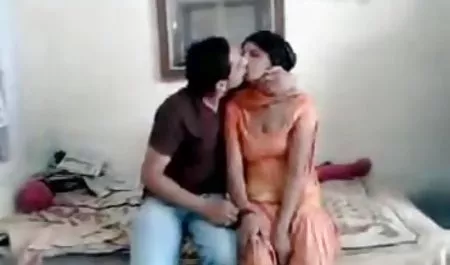 रूसी लड़की ने अपने प्रेमी की समस्याओं को सेक्स के साथ सेक्सी मूवी एचडी हल किया
