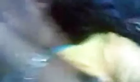 जब वह रसोई में गया तो दोस्त को क्या आश्चर्य हुआ और उसने देखा कि उसकी पत्नी रात का खाना बनाने के बजाय मेज पर बैठ गई, अपने पैर फैलाए और एक मोटे डिल्डो से खुद को चूमने हिंदी में सेक्सी फुल मूवी लगी, यह महसूस करते हुए कि रात का खाना उसके लिए चमकता नहीं है, उसने सिर्फ अपनी चूत चाटने का फैसला किया सोने के लिए