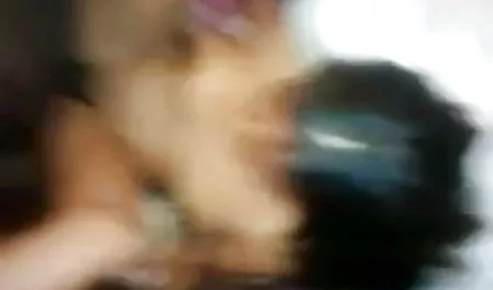 18 साल सेक्सी मूवी इन हिंदी का बच्चा कैमरे को चालू करता है, एक क्रस्टेशियन के साथ उठता है और उसकी बिल्ली डिल्डो को चोदता है