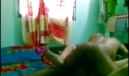 परिपक्व बस्टी स्टेपमोंम ने युवा सौतेली सेक्सी हिंदी फुल मूवी बेटी और उसके प्रेमी को बहकाया