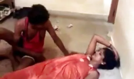 नाइजर गोरा के शरीर को चाटता है सेक्सी हिंदी मूवी एचडी और लड़की को चोदता है