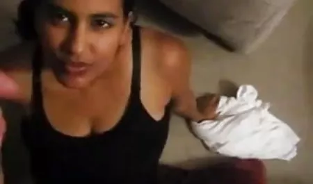 तीन कामुक लोगों ने एक काले रंग हिंदी में सेक्सी फिल्म मूवी की पतली लड़की के साथ एक गैंगबैंग की व्यवस्था की