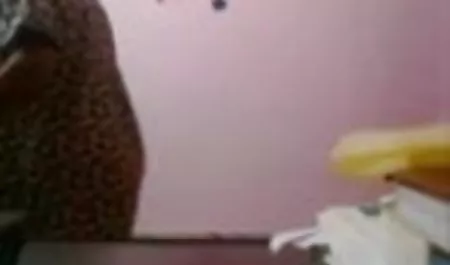 लेटेक्स कोर्सेट और दस्ताने में हिंदी मूवी का सेक्सी वीडियो परिपक्व लड़की एक परिपक्व पुरुष fucks