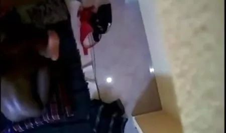 जवान सेक्सी मूवी मूवी हिंदी में लड़की ने सोचा कि उसने शौचालय का दरवाजा बंद कर दिया है और अपनी चूत से खेलने लगी है। अचानक उसका तना हुआ पति वहाँ गया, उसने अपनी पत्नी की चूत देखी और उसे चाटना चाहा