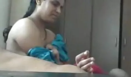 मोज़ा में रूसी कुतिया से पाला फुल सेक्स हिंदी फिल्म बिल्ली