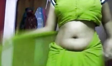 उस आदमी ने अपने सहपाठी जैस्मीन को आने के लिए आमंत्रित किया, नशे में हो गया और कैमरे के सामने कड़ी मेहनत हिंदी मूवी हद सेक्सी की, बेचारी को यह भी संदेह नहीं है कि कल पूरे विश्वविद्यालय को पता चलेगा कि वह एक फूहड़ फूहड़ बिस्तर में है।