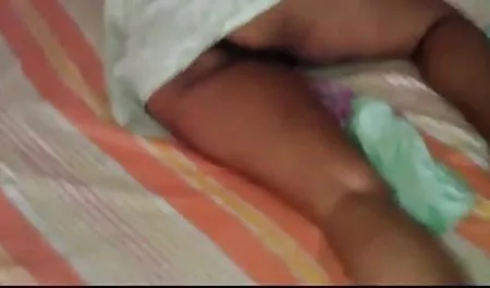एक कामुक पुरुष सदस्य की सवारी हॉट, बस्टी श्यामला सेक्स करते हुए हिंदी मूवी