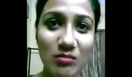 एक युवा सेक्स फिल्म मूवी कमीने की उंगलियों से भव्य सुनहरे बालों वाली सह शॉट