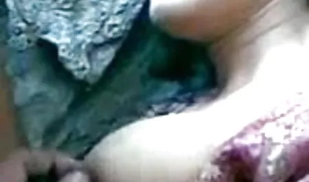 सींग का बना दोस्त एक परिपक्व दादी को देखता है सेक्सी वीडियो हिंदी मूवी एचडी क्योंकि वह सोफे पर अपनी बिल्ली को सहलाती है
