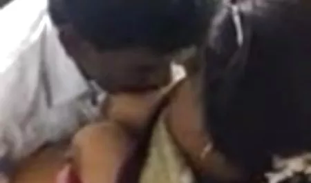 एक कूड़ेदान पर उत्तेजित आदमी गधे में एक लड़की को छूता हिंदी इंग्लिश सेक्सी मूवी है और एक तूफानी गैंगबैंग हो जाता है