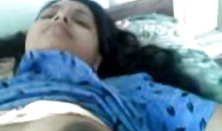 एक दाढ़ी वाले सफेद बालों वाले दोस्त के साथ सफेद बालों वाली यार फुल हिंदी सेक्सी मूवी
