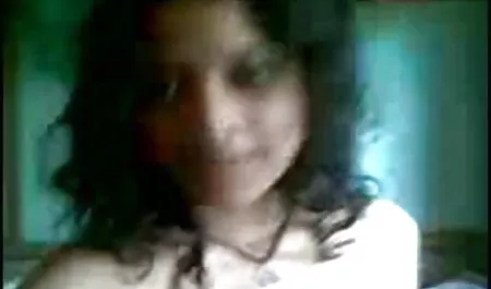 जब वह एक मोटी, लाल डिल्डो के साथ खुद को चोदता है, तो हिंदी सेक्सी पिक्चर फुल मूवी वीडियो एक कामुक श्यामला की चूत जोर से चीखती है