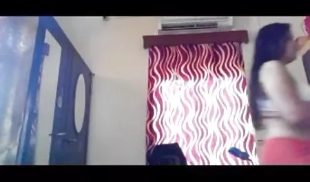 मैन बिस्तर पर सेक्सी वीडियो मूवी कॉम अपने मोटे, कुटिल डिक के साथ busty कुतिया fucks