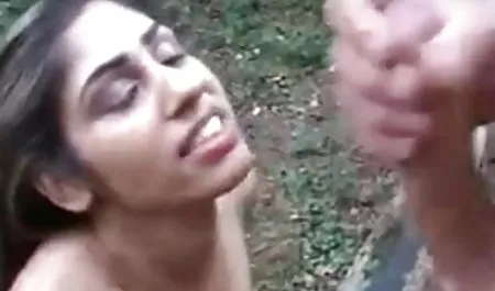 एक busty, रसदार गोरा गुलाबी प्यार करता है, वह गुलाबी जूते, गुलाबी हवाई चप्पलें और एक पोशाक पर डालती है, उसी रंग एचडी मूवी सेक्सी का एक डिल्डो लेती है और अपनी चूत को पिलाती है, एक ऐसी चुदक्कड़ मिली है जिसके लंड का सिर भी गुलाबी है और उसे बहुत ही जोश से चूसा है