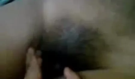 परिपक्व busty सेक्सी हिंदी मूवी सेक्सी माँ एक लड़की के साथ बेटे को बढ़ावा और उन्हें fucks में मदद करता है