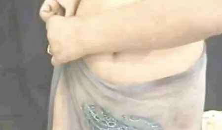 बहुत बालों वाली बिल्ली के साथ युवा श्यामला हिंदी सेक्स हॉट मूवी एक काला आदमी fucks