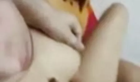 संचिका गोरा मोटी dildo के साथ फुल हद सेक्सी मूवी वेब कैमरा के सामने खुद को fucks