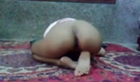 युवा सुनहरे बालों वाली लड़की एक आदमी के हिंदी सेक्सी एचडी वीडियो मूवी डिक पर pounce और उसे fucks