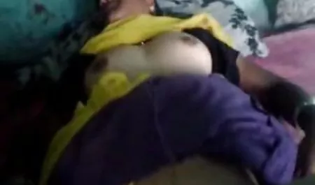 दोस्त एक सो रही गोरा पर मुर्गा छूत और उसे तंग एचडी सेक्सी मूवी हिंदी में गुदा fucks