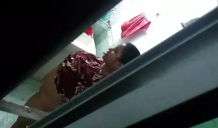 पतला गोरा तान्या जेम्स एक शक्तिशाली थरथानेवाला के साथ उसे बिल्ली सेक्सी हिंदी मूवी वीडियो में fucks