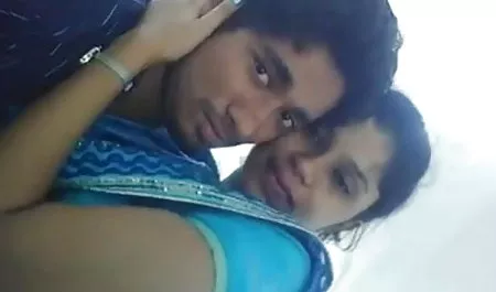 सुंदर गोरा दो दोस्तों द्वारा सेक्सी मूवी फुल हड हिंदी मे कार में गड़बड़ हो जाता है