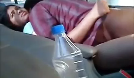 सेक्सी श्यामला एक झाड़ू के साथ सेक्सी वीडियो फिल्म हिंदी मूवी गुदा मैथुन करता है और खून तक उसकी गधे को फाड़ देता है