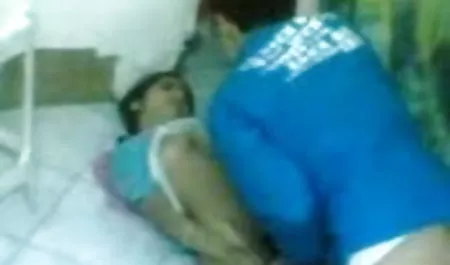 लाल अधोवस्त्र में हिंदी सेक्सी मूवी वीडियो में कुतिया उसे बिल्ली है