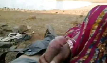 घर पर मूवी सेक्सी बीएफ एक लखपति गोरा को शरण दी