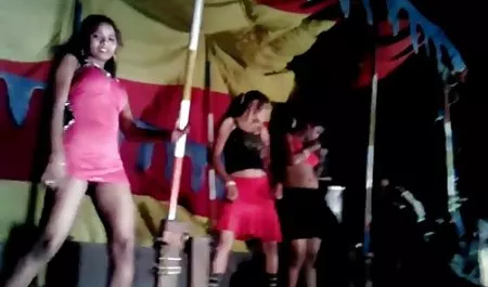 एक लड़की पर हथौड़े सेक्सी मूवी फुल हड हिंदी मे चलाते तीन लोग