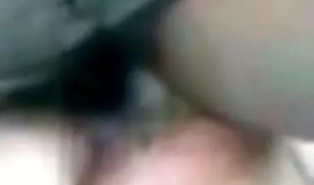 सुनहरे बालों वाली फूहड़ एक सोफे पर एक पुरुष fucks हिंदी सेक्स मूवीस