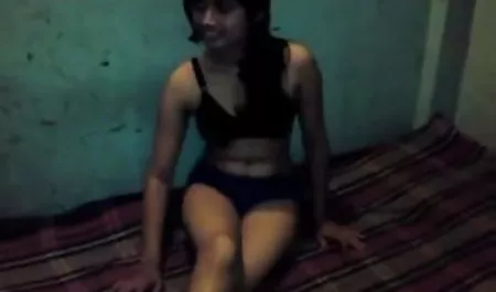कुतिया ने पहले उनके सिरों को सेक्सी वीडियो मूवी पिक्चर थोड़ा चूसा, और फिर वह एक लिंग पर या दूसरे पर, बारी बारी से लेने लगी