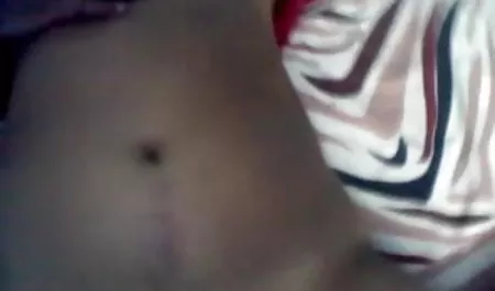 संचिका लैटिन अमेरिकी कुतिया खुद को भावुक करती है, यौन इच्छा सेक्सी हिंदी मूवी में से दूर हो जाती है और एक नरम बिस्तर पर भागती है