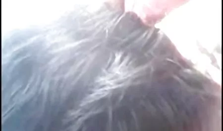 सेक्सी गोरा आदमी के फुल सेक्सी मूवी वीडियो में बालों वाली बिंदु को चाटता है और उसे चोदता है