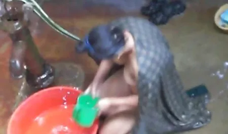 कैमरामैन ने कास्टिंग में अभिनेत्री के सामने थोड़ा सेक्सी मूवी वीडियो में सेक्सी सा सदस्य निभाया, सोफे पर लेट गया और लड़की को ऊपर रख दिया, वह सदस्य को हिलाने लगी, अंत में उसने अपना चेहरा खत्म कर लिया।