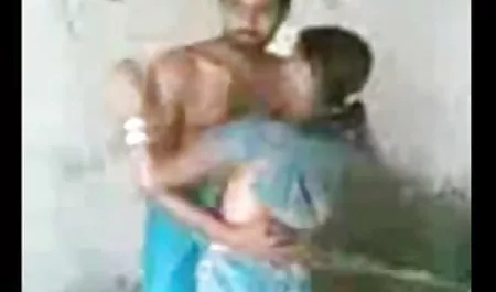 लड़का एक सेक्सी प्रेमिका गोरा को चोदता सेक्सी फिल्म फुल एचडी सेक्सी है जो उसे कार्ड खो देती है