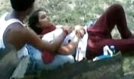 गोरा सामंत संत एक काले आदमी की मालिश करता है एचडी सेक्सी मूवी हिंदी और उसके गुदा को चाटता है