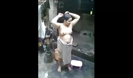 फुर्तीला निगा बार्बी को अपनी बाहों में लेकर विभिन्न हिंदी फुल सेक्सी मूवी पोज़ में चुदाई करता है
