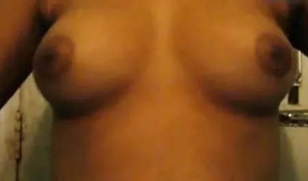 प्यारा आदमी एक सेक्सी हिंदी मूवी वीडियो में अश्लील स्टूडियो में एक busty गोरा fucks