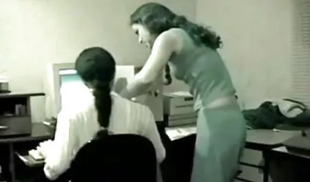 भावुक सेक्सी श्यामला सेक्सी मूवी वीडियो हिंदी में एक आदमी के होंठ काटता है और उसे चोदता है
