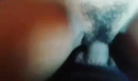 सेक्सी बेब एक डबल हिंदी में सेक्सी मूवी वीडियो में डिल्डो के साथ उसके छेद को सहलाती है