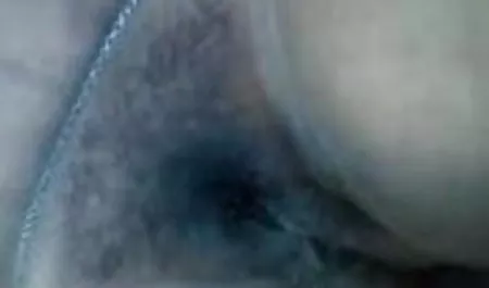 युवा busty गोरा प्रकृति में एक सेक्सी मूवी इंडियन मूवी ट्रेनर के साथ fucks