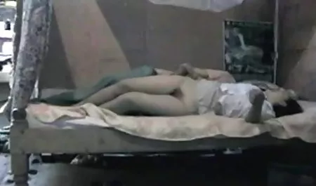 एक मांसल पुरुष बिना किसी संदेह के समुद्र तट पर एक रसदार गोरे को चोदता है कि उन्हें जासूसी और फिल्माई जा रही हॉलीवुड फुल सेक्स फिल्म है