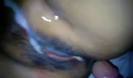 दोस्त एक सेक्सी मूवी वीडियो में सेक्सी श्यामला छात्र fucks